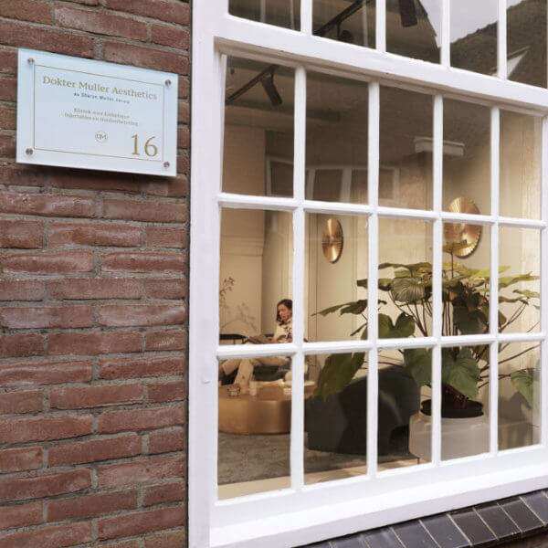 De gevel van de kliniek aan de Gasthuisstraat 16 in Dokkum